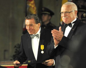 Karel Gott a Václav Klaus - státní vyznamenání